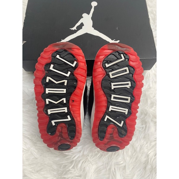 **SOLD** Air Jordan 11 Retro ‘Bred’ 2019 - Picture 3 of 3